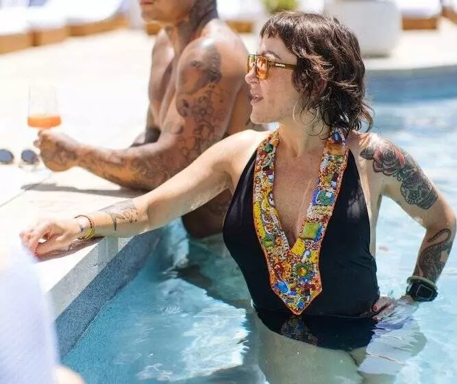 Hotelli The St Laurent Social Club & Guest Rooms