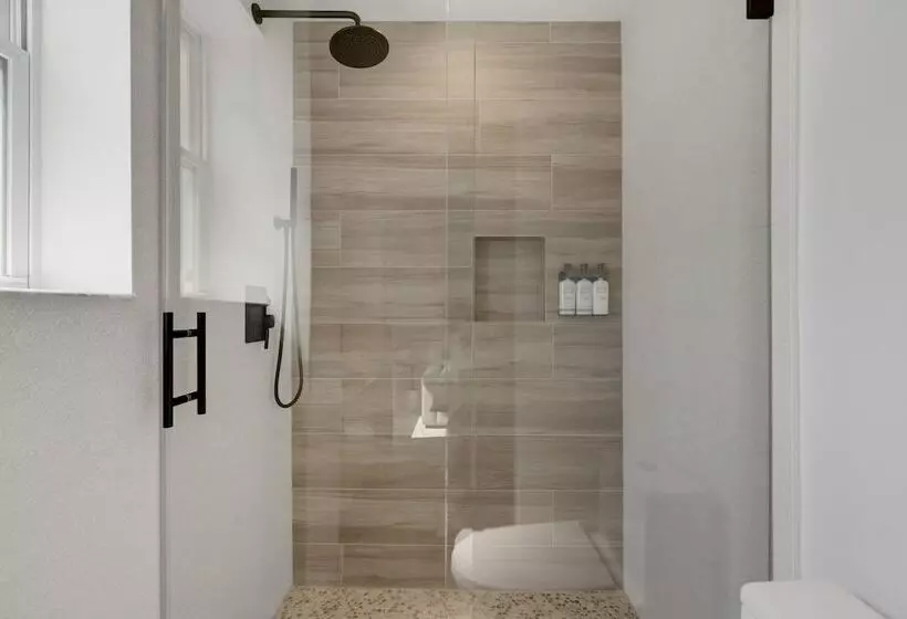 Hotelli The St Laurent Social Club & Guest Rooms