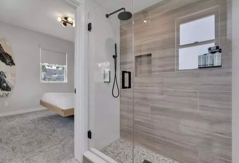 Hotelli The St Laurent Social Club & Guest Rooms