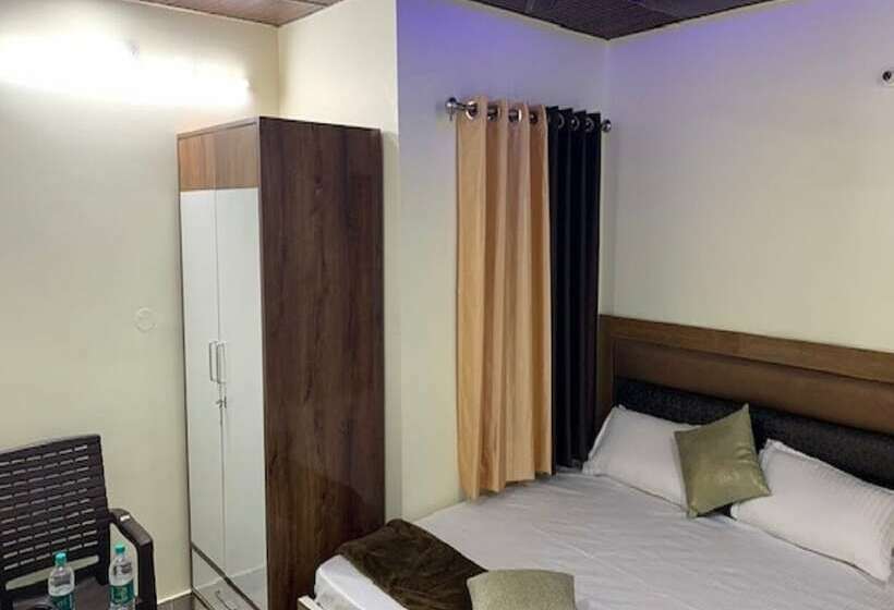 Hotell The Tapovan Residency