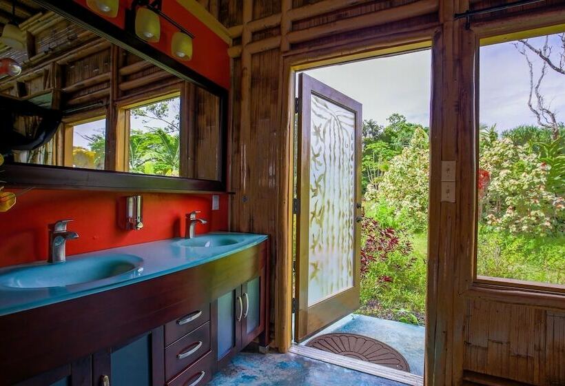 Kalani Oceanside Retreat