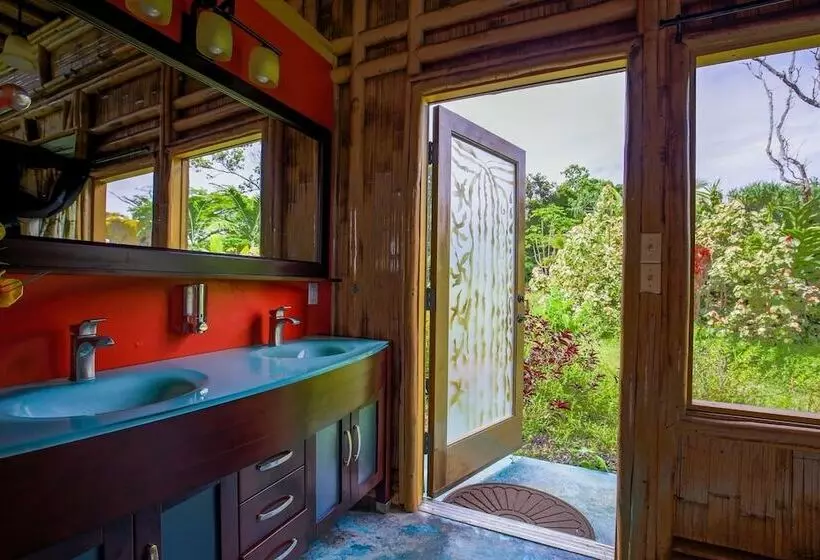 Kalani Oceanside Retreat