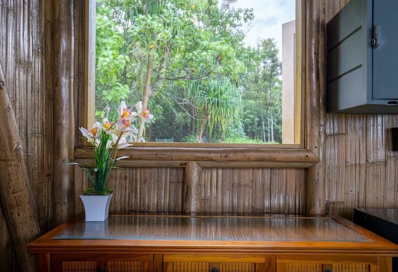 Kalani Oceanside Retreat