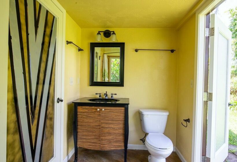 Kalani Oceanside Retreat