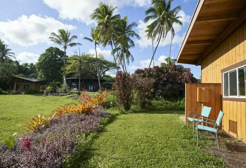 Kalani Oceanside Retreat