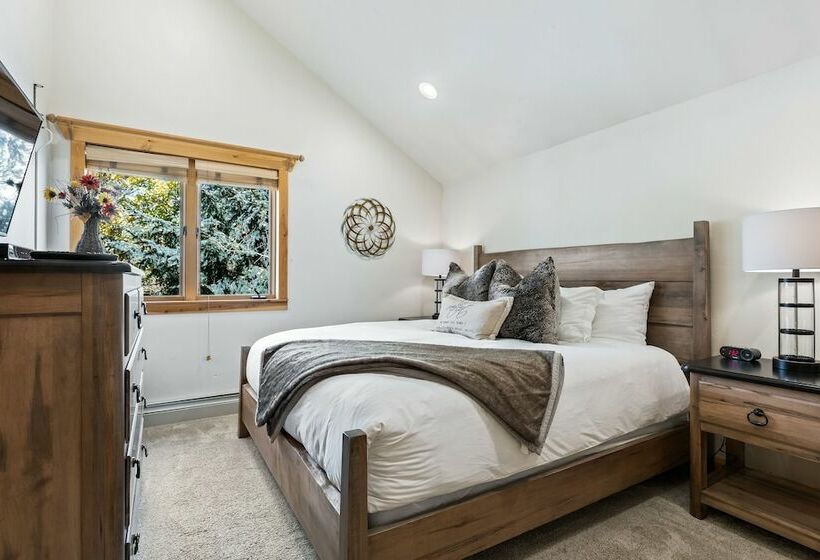 Lazy Bear Log Cabin Canyons Park