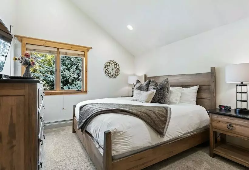 Lazy Bear Log Cabin Canyons Park