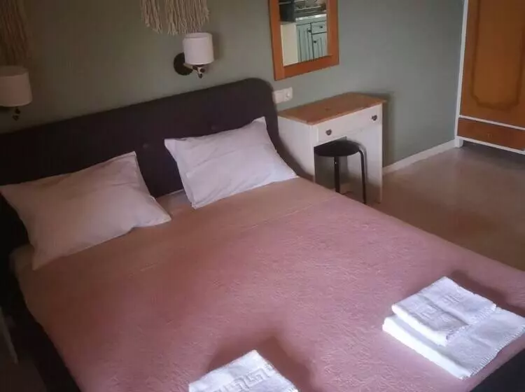 Majatalo Achillion B&b