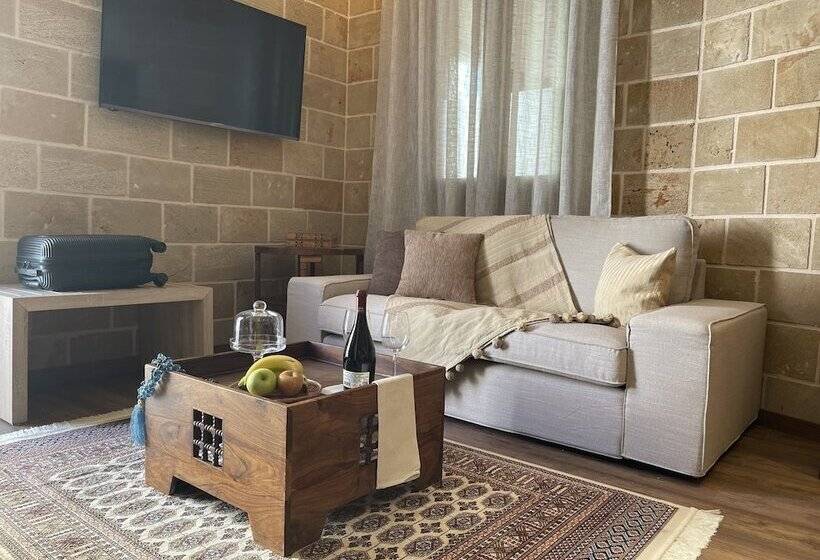 Пансион Utopia Luxury Suites