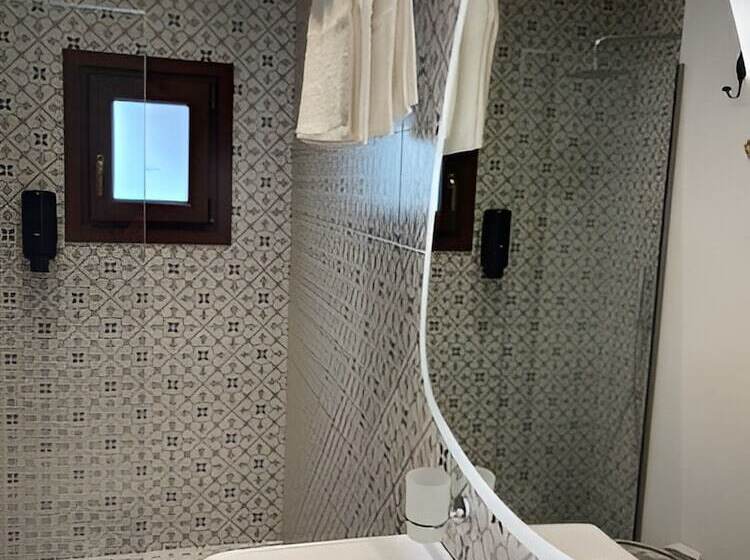 Пансион Utopia Luxury Suites