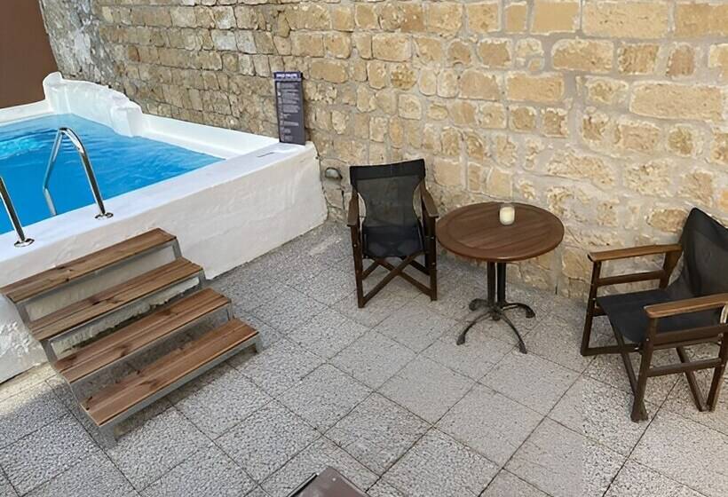 Пансион Utopia Luxury Suites