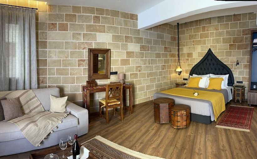 Пансион Utopia Luxury Suites