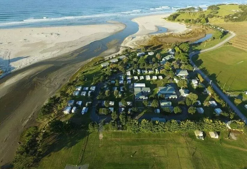 Lomakeskus Pakiri Beach Holiday Park