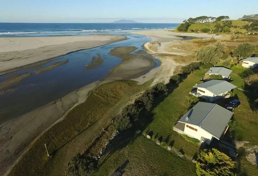 Lomakeskus Pakiri Beach Holiday Park