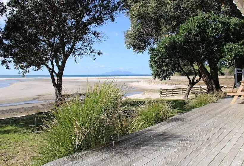 Lomakeskus Pakiri Beach Holiday Park