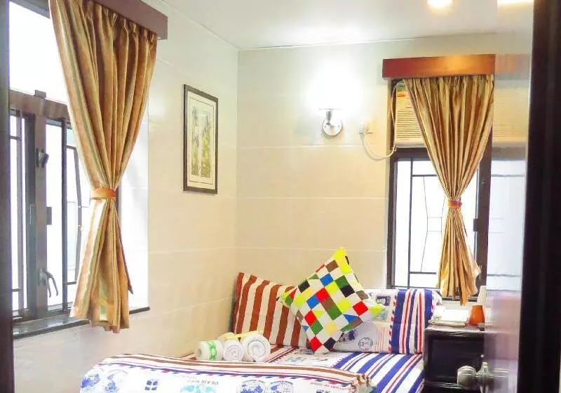 Dhillon Hotel Hostel