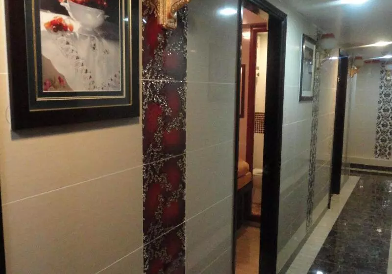 Dhillon Hotel Hostel