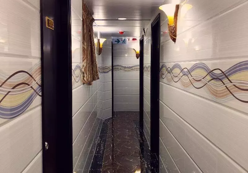 Dhillon Hotel Hostel