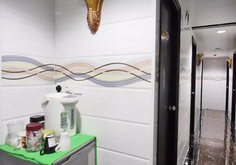 Dhillon Hotel Hostel