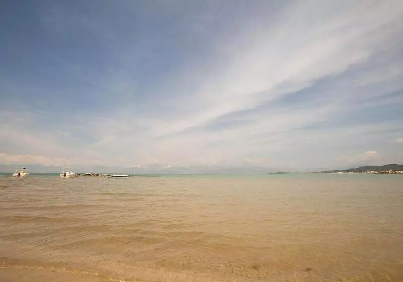 هتل Paradise Village