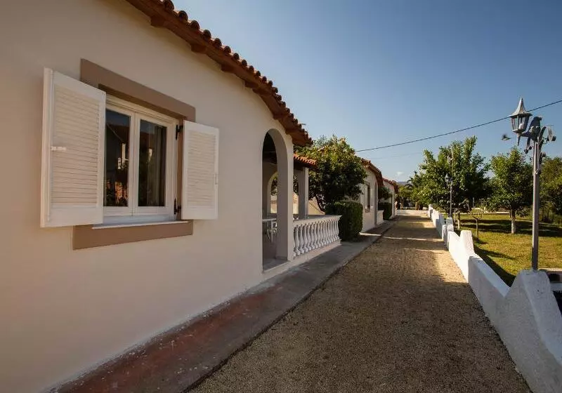 هتل Paradise Village