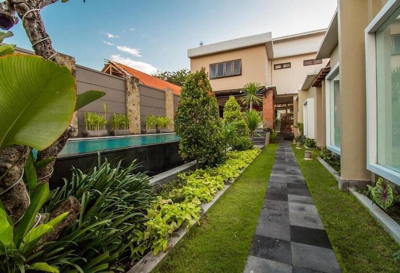 Отель Svarna Suites Seminyak