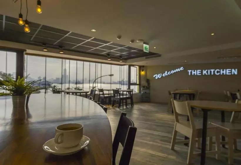 استراحتگاه Watermark Hotel The Harbour