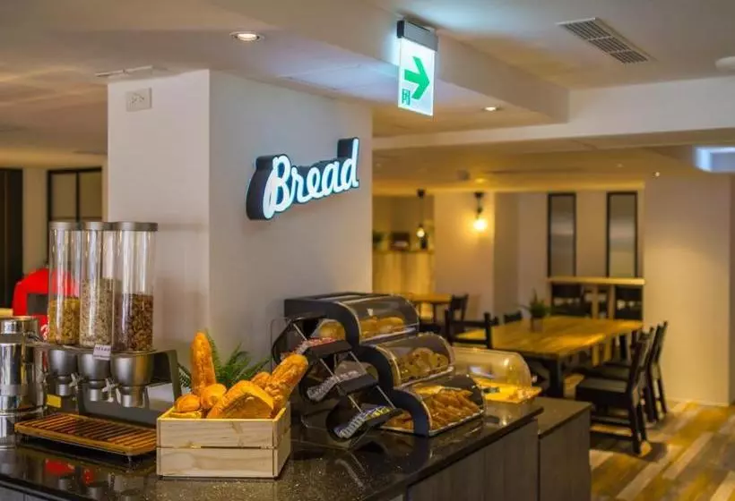 استراحتگاه Watermark Hotel The Harbour