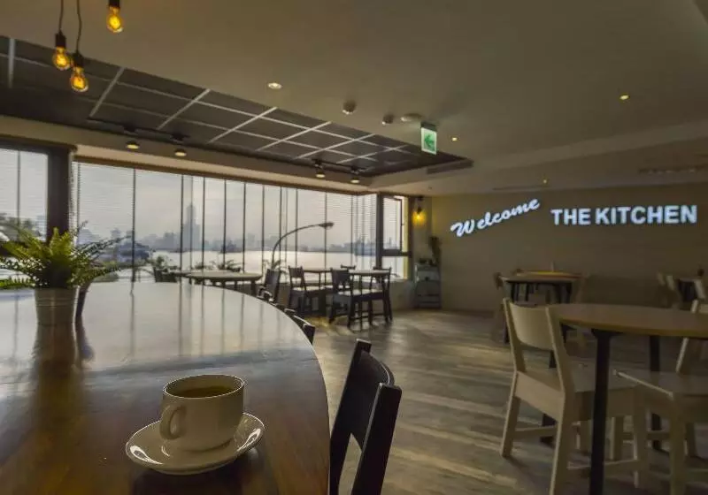 استراحتگاه Watermark Hotel The Harbour