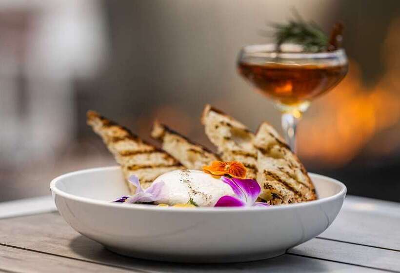 The Art Hotel Denver, Curio Collection By Hilton