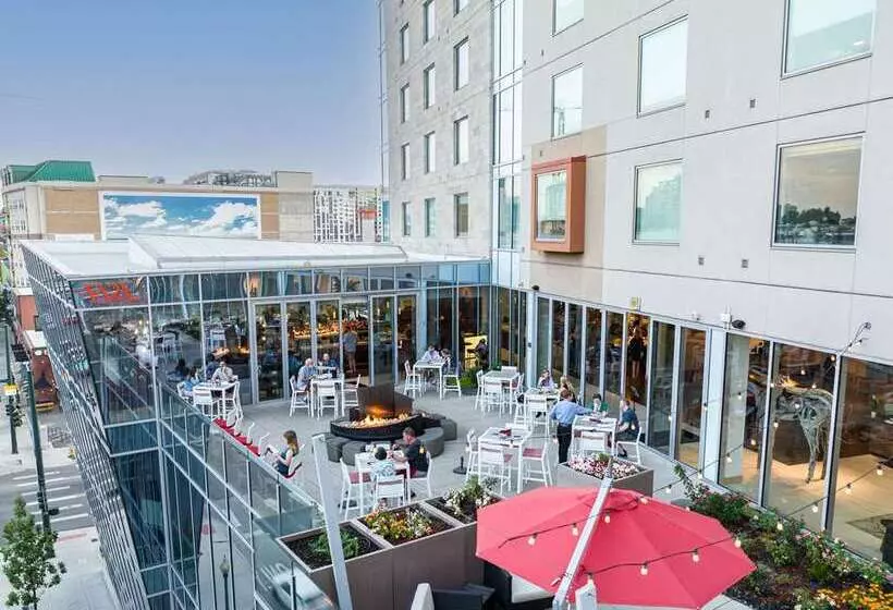 The Art Hotel Denver, Curio Collection By Hilton