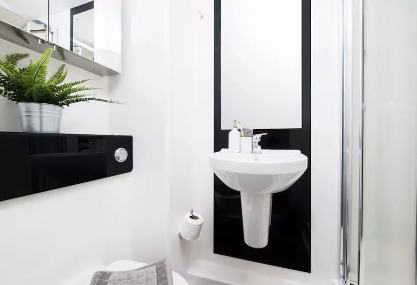 هاستل Ensuite Rooms Students Only   Portsmouth