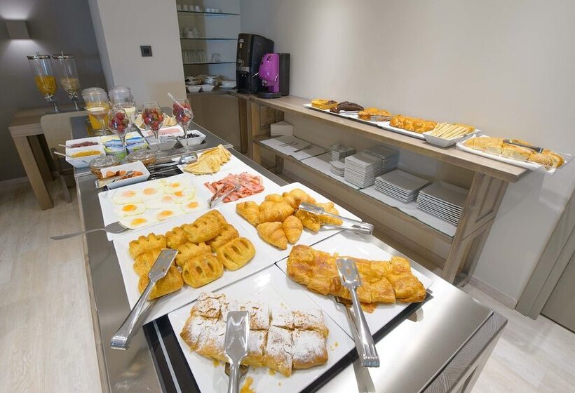 Отель Castello City