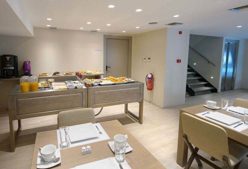 Отель Castello City