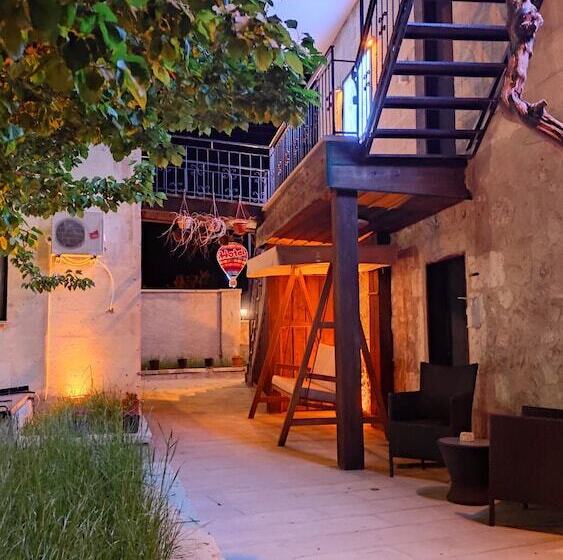 هتل Daphne Luxury Rooms