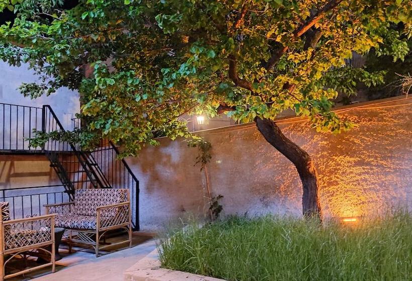 هتل Daphne Luxury Rooms