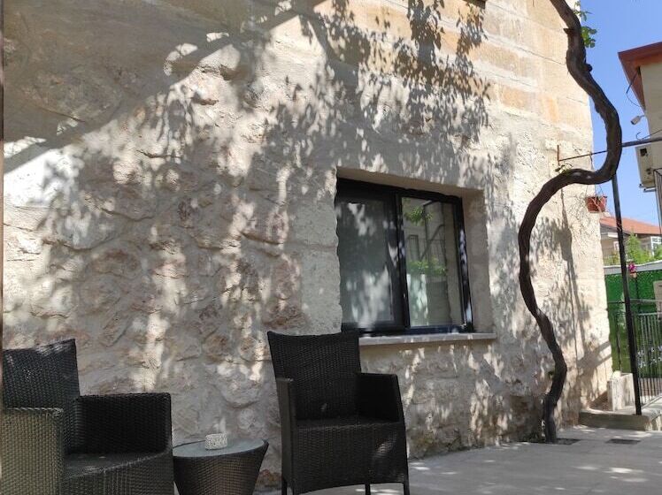 هتل Daphne Luxury Rooms