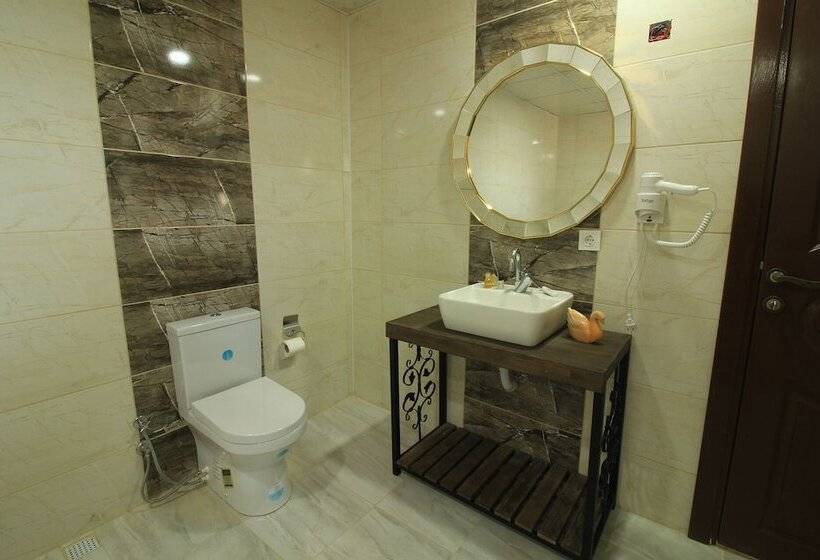 هتل Daphne Luxury Rooms