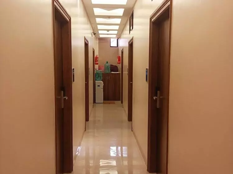 هتل Empire   Near International Airport