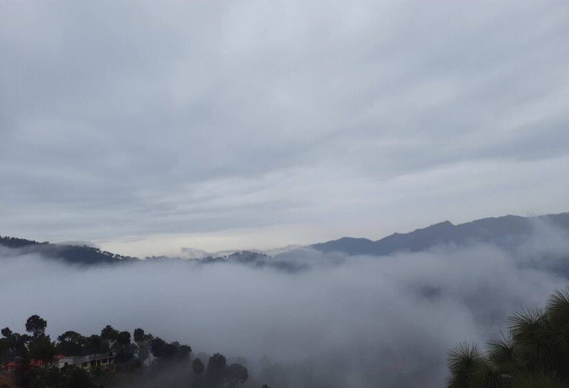 בית מלון כפרי Le Halcyon , Kasauli