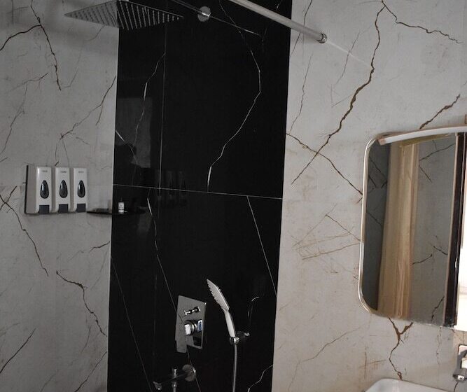 בית מלון כפרי Le Halcyon , Kasauli