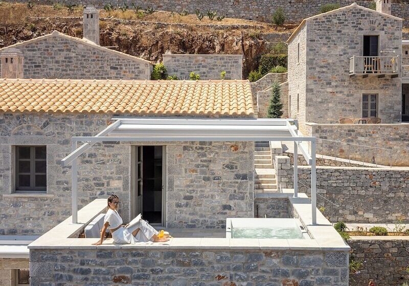 ホテル Trapela Limeni Luxury Suites