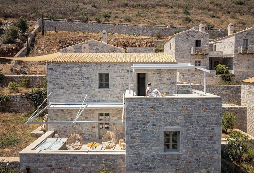 ホテル Trapela Limeni Luxury Suites