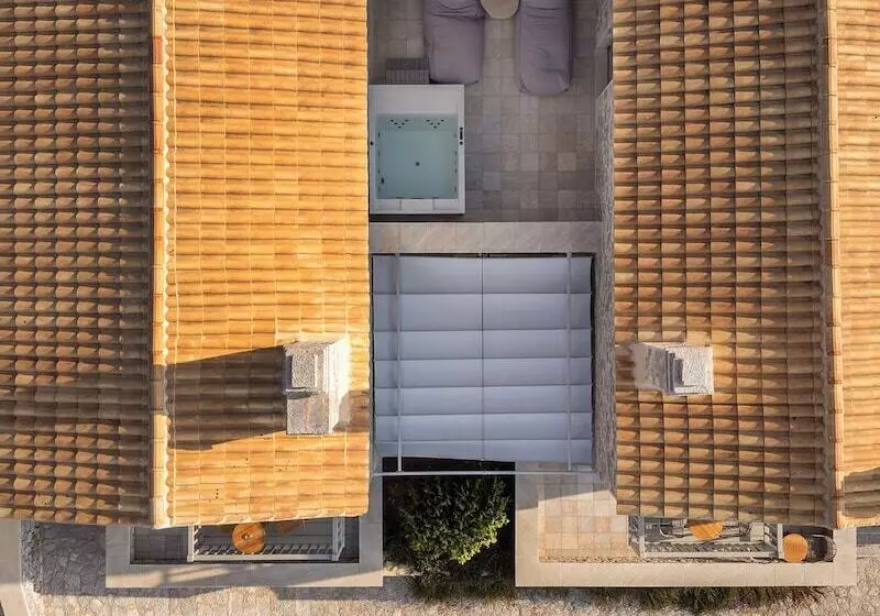 ホテル Trapela Limeni Luxury Suites