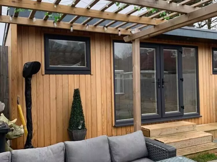 Lodge , Air Con , Free Parking , Mini Bar