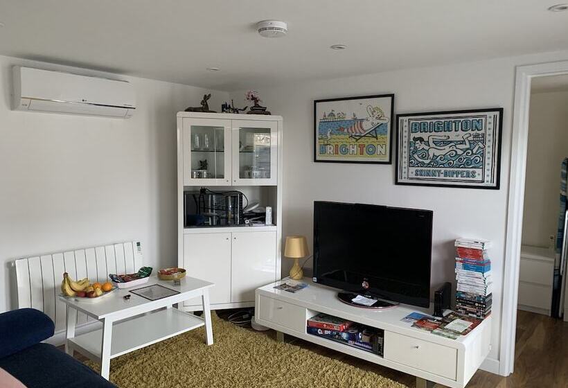 Lodge , Air Con , Free Parking , Mini Bar