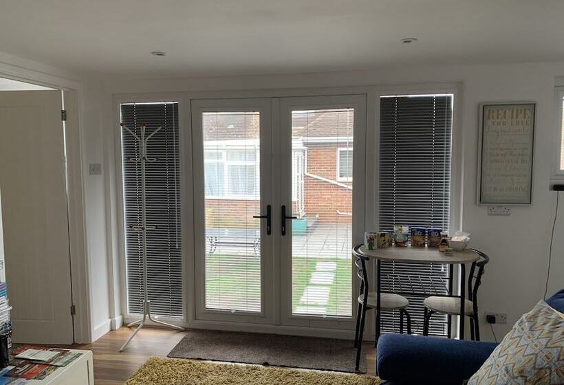 Lodge , Air Con , Free Parking , Mini Bar