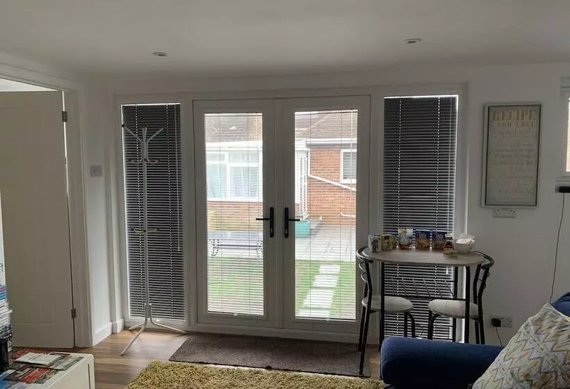 Lodge , Air Con , Free Parking , Mini Bar