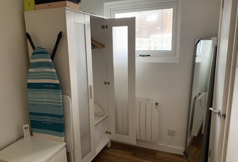 Lodge , Air Con , Free Parking , Mini Bar