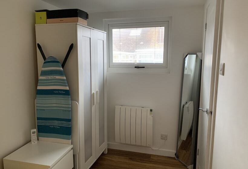 Lodge , Air Con , Free Parking , Mini Bar